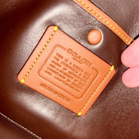 Coach Lola shoulder bag in Maple EUC - Picture 10 of 11